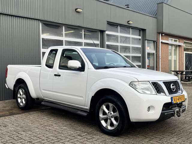 Nissan Navara 2.5 dCi SE King Cab Airco Cruise controle Trekhaak 3000kg trekhaak Pick-up p-up Euro 5 Lier afstandsbediening Vierwielaandrijving Openlaadbak Bpm vrij!!