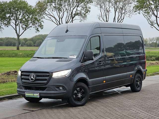 Mercedes-Benz eSprinter 2