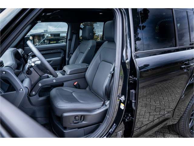 Land Rover Defender 3