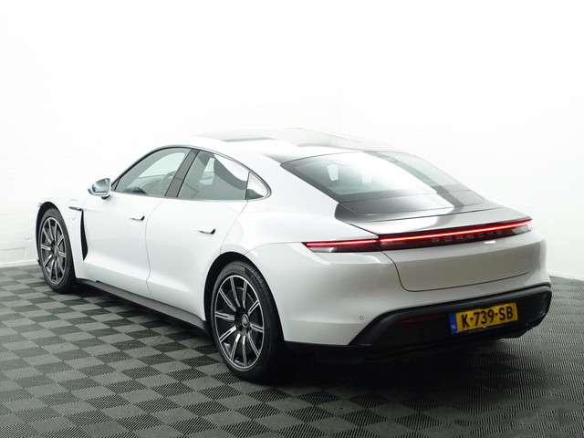 Porsche Taycan 3