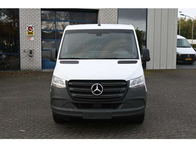 Mercedes-Benz Sprinter 2
