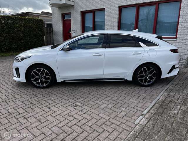 Kia ProCeed 3