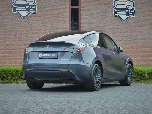Tesla Model Y 2