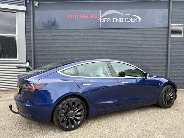 Tesla Model 3 2