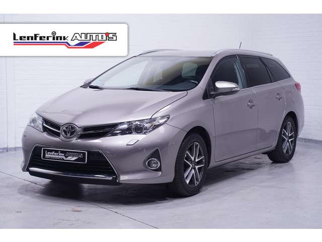 Toyota Auris 1.6 First Edition navigatie camera private glas lmv 16" stoelverwarming climate controle DAB keyless entry en start voorstoelen verwarmd PDC v+a