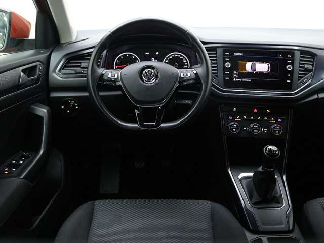 Volkswagen T-Roc 3