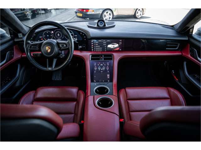 Porsche Taycan 2
