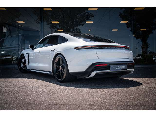 Porsche Taycan 3