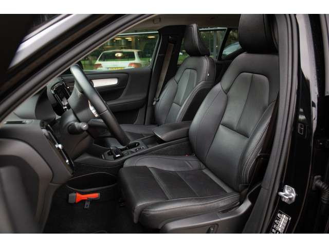 Volvo XC40 3