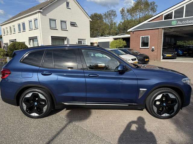 BMW iX3 2