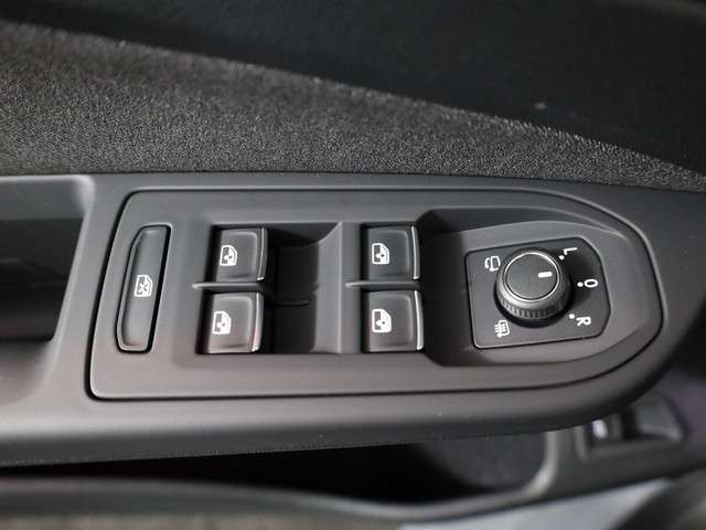 Volkswagen Golf 2025 Benzine