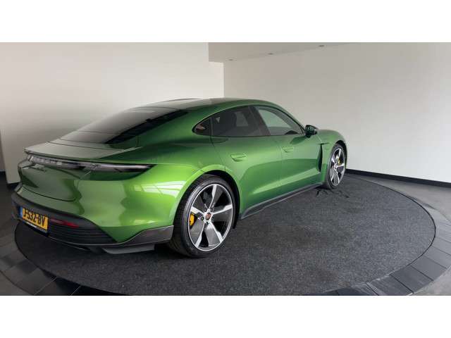 Porsche Taycan 3
