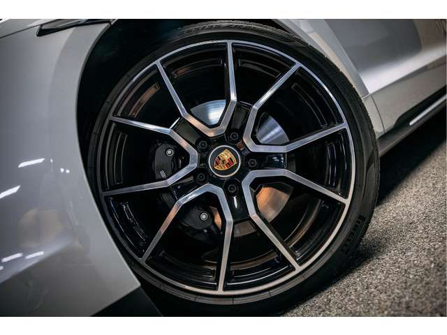 Porsche Taycan 2