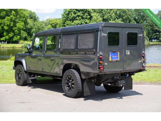 Land Rover Defender 2