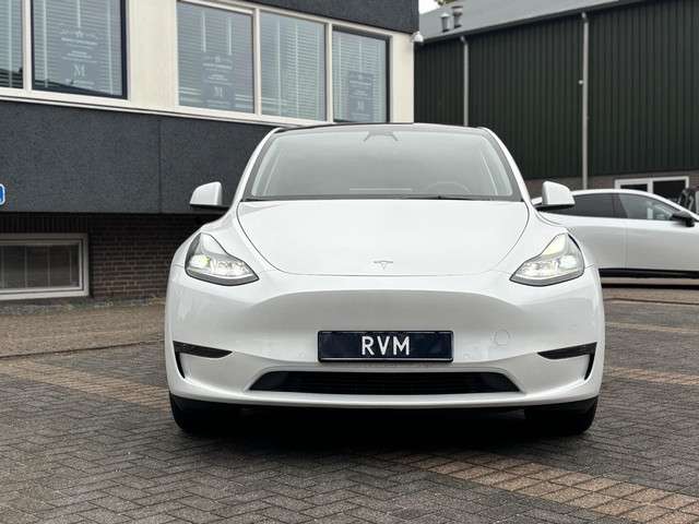 Tesla Model Y 2