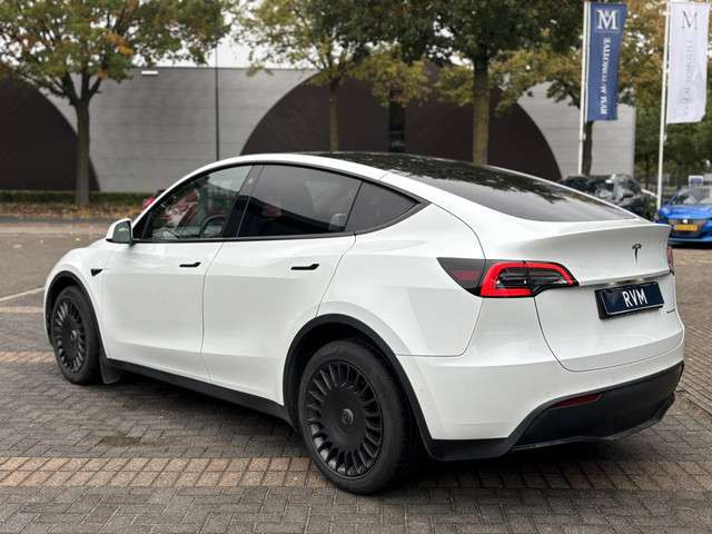 Tesla Model Y 3