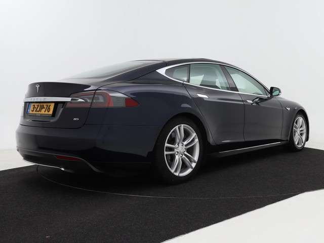 Tesla Model S 3