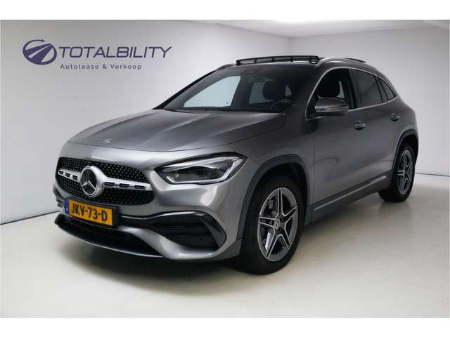 Mercedes-Benz GLA-klasse 250 e AMG Line  | Panoramadak | Wegklapbare Trekhaak | Adaptive Cruise Elektrische achterklep, Stoelverwarming, Camera, Sfeerverlichting, Navigatie