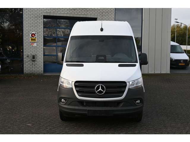 Mercedes-Benz Sprinter 2