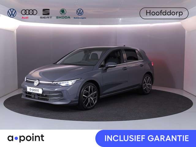 Volkswagen Golf 1.5 eTSI 50 Jahre Edition 150 pk Automaat (DSG) | Navigatie | Panoramadak | Parkeersensoren | Achteruitrijcamera | Matrix LED koplampen | Stoelverwarming |