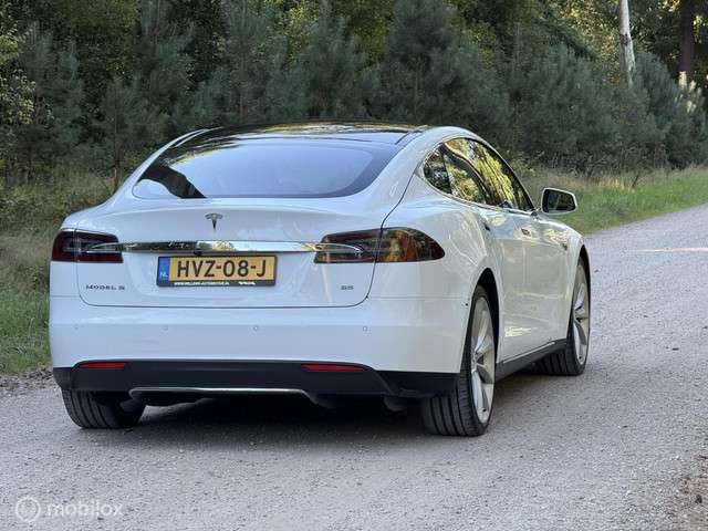 Tesla Model S 2