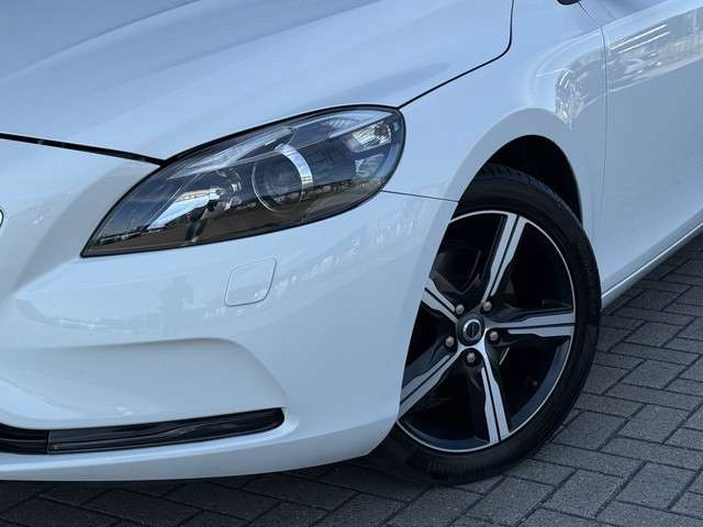 Volvo V40 3