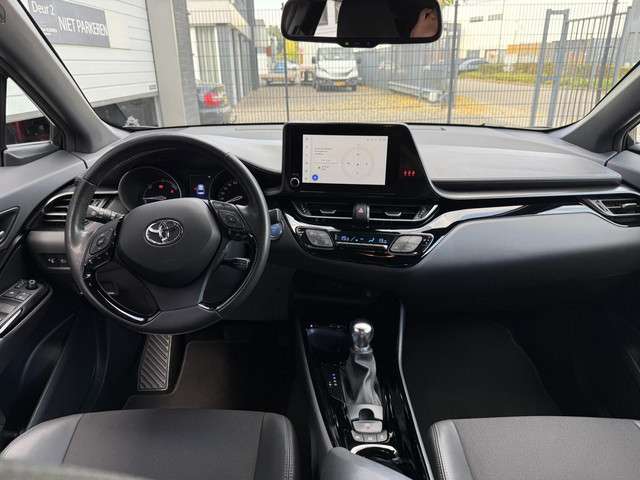 Toyota C-HR 2