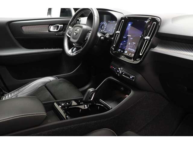 Volvo XC40 3