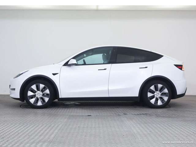 Tesla Model Y 2