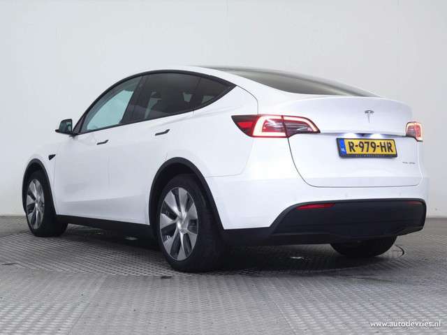 Tesla Model Y 3