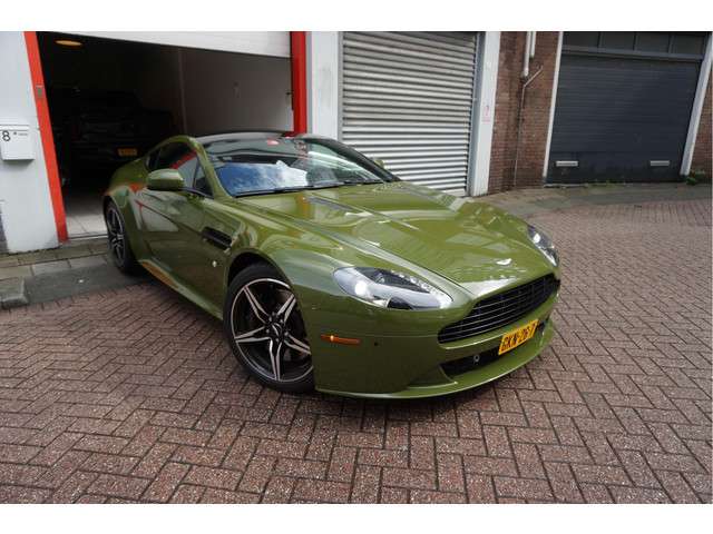 Aston Martin V8 Vantage 2