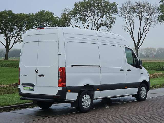 Mercedes-Benz eSprinter 3
