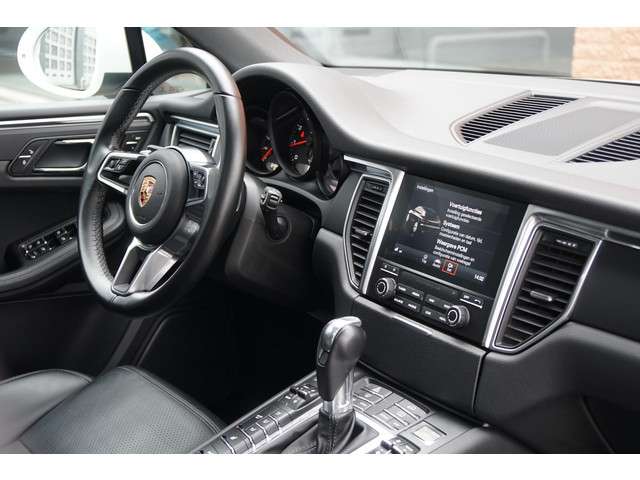 Porsche Macan 3