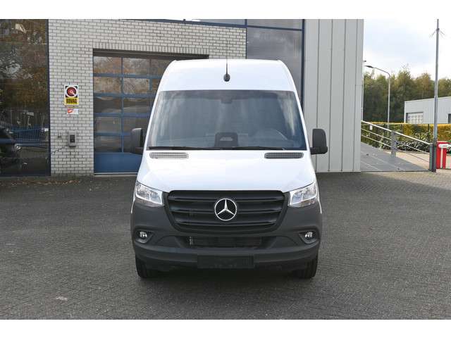 Mercedes-Benz Sprinter 2