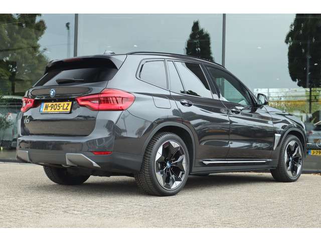 BMW iX3 2