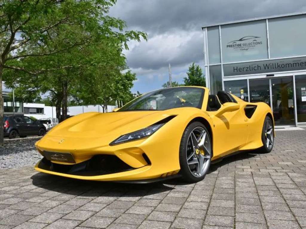 Ferrari F8 2023 Benzine