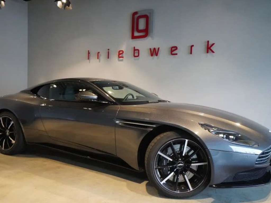 Aston Martin DB11 2022 Benzine