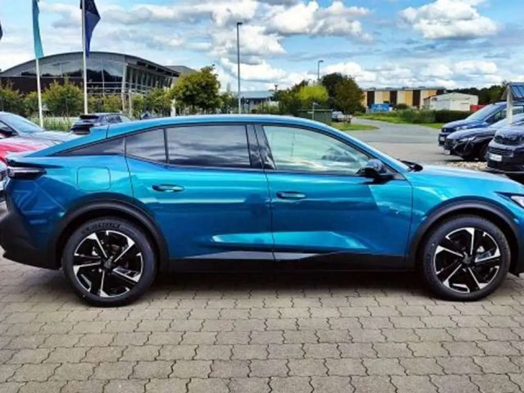 Peugeot 408 2025 Benzine