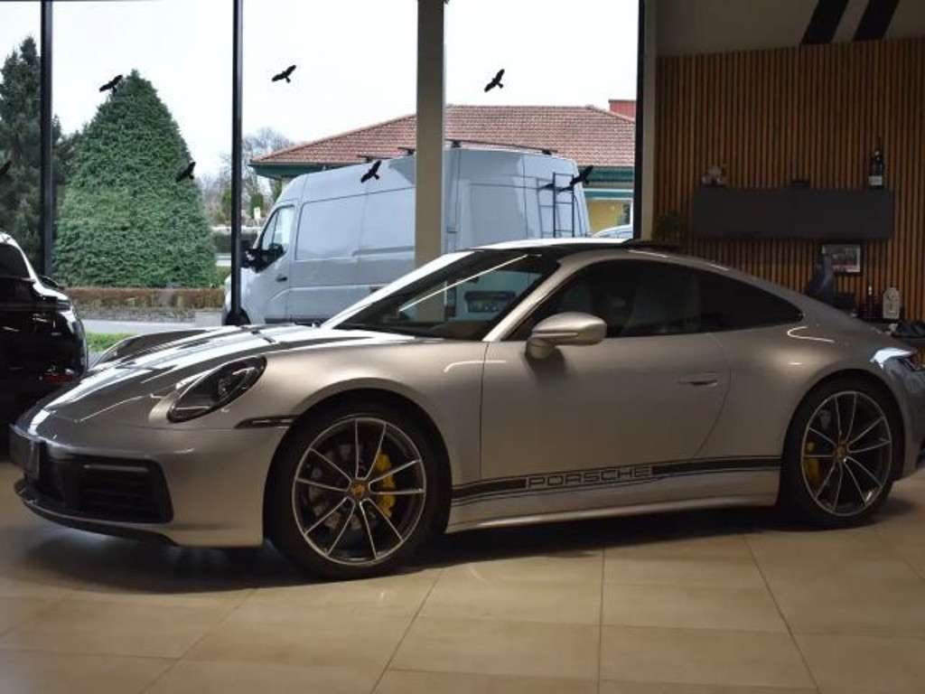 Porsche 911 2021 Benzine