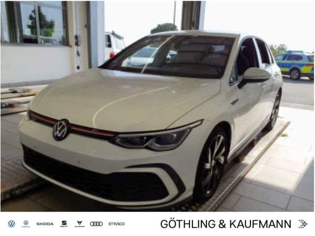 Volkswagen Golf 2023 Benzine